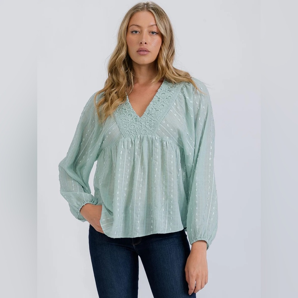 036 Very J Women’s Sage Long Sleeve V-Neck Trim Detailed Blouse